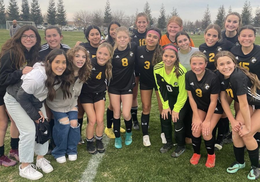 Lady Huskies Defeat Livingston and Escalon in Soccer