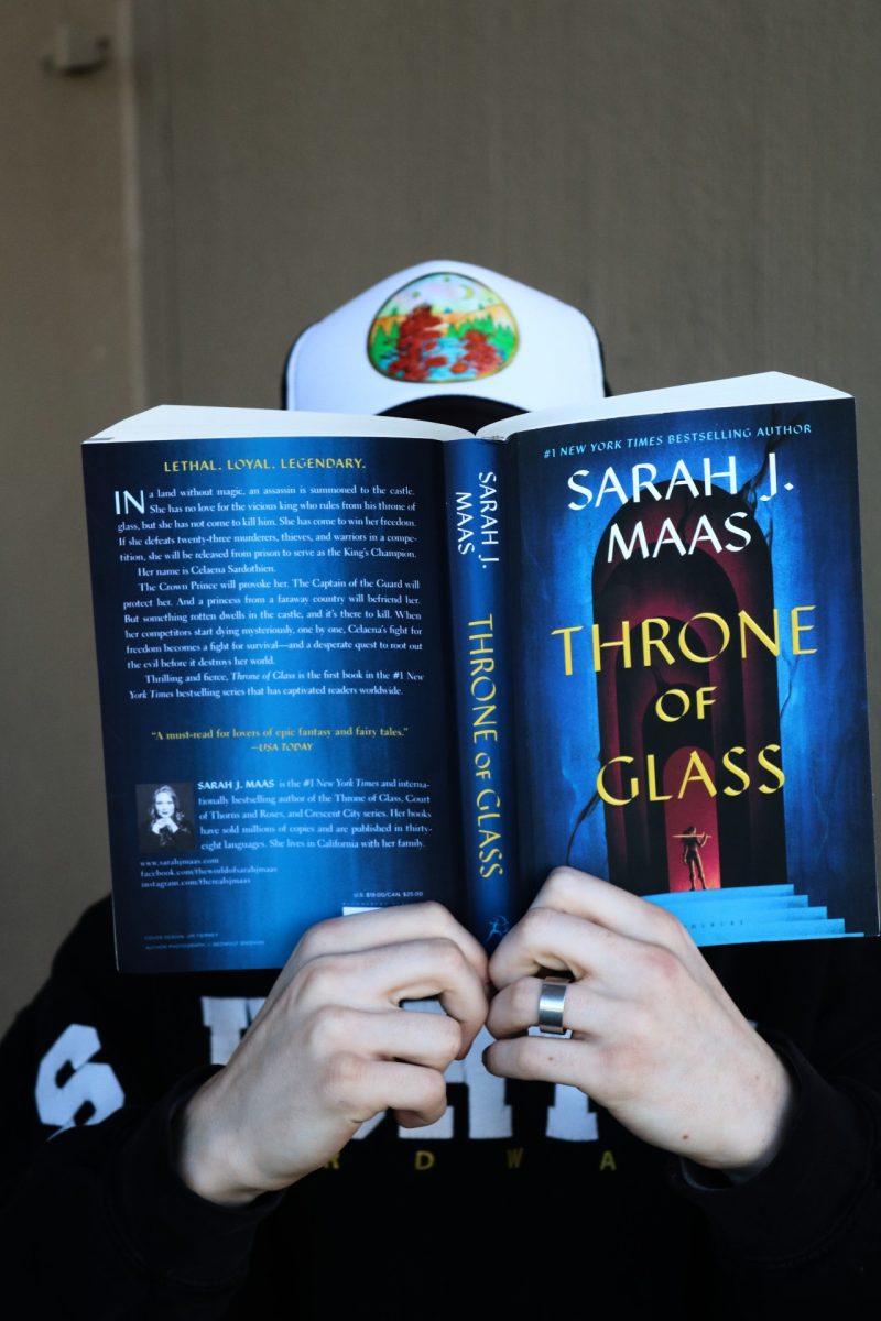 Book Review: Throne of Glass By Sara J. Mass