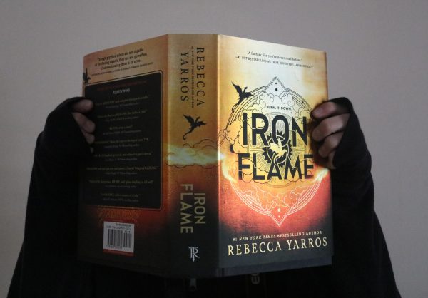 Book Review: Iron Flame by Rebecca Yarro