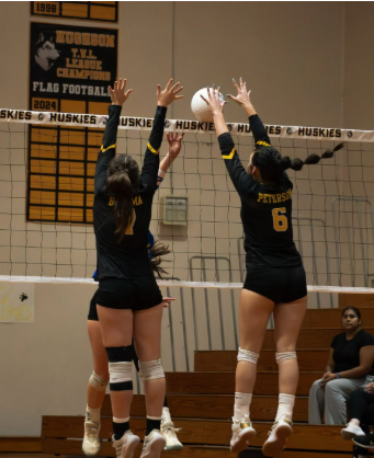 Lady Huskies Dominate Summerville in Straight Sets